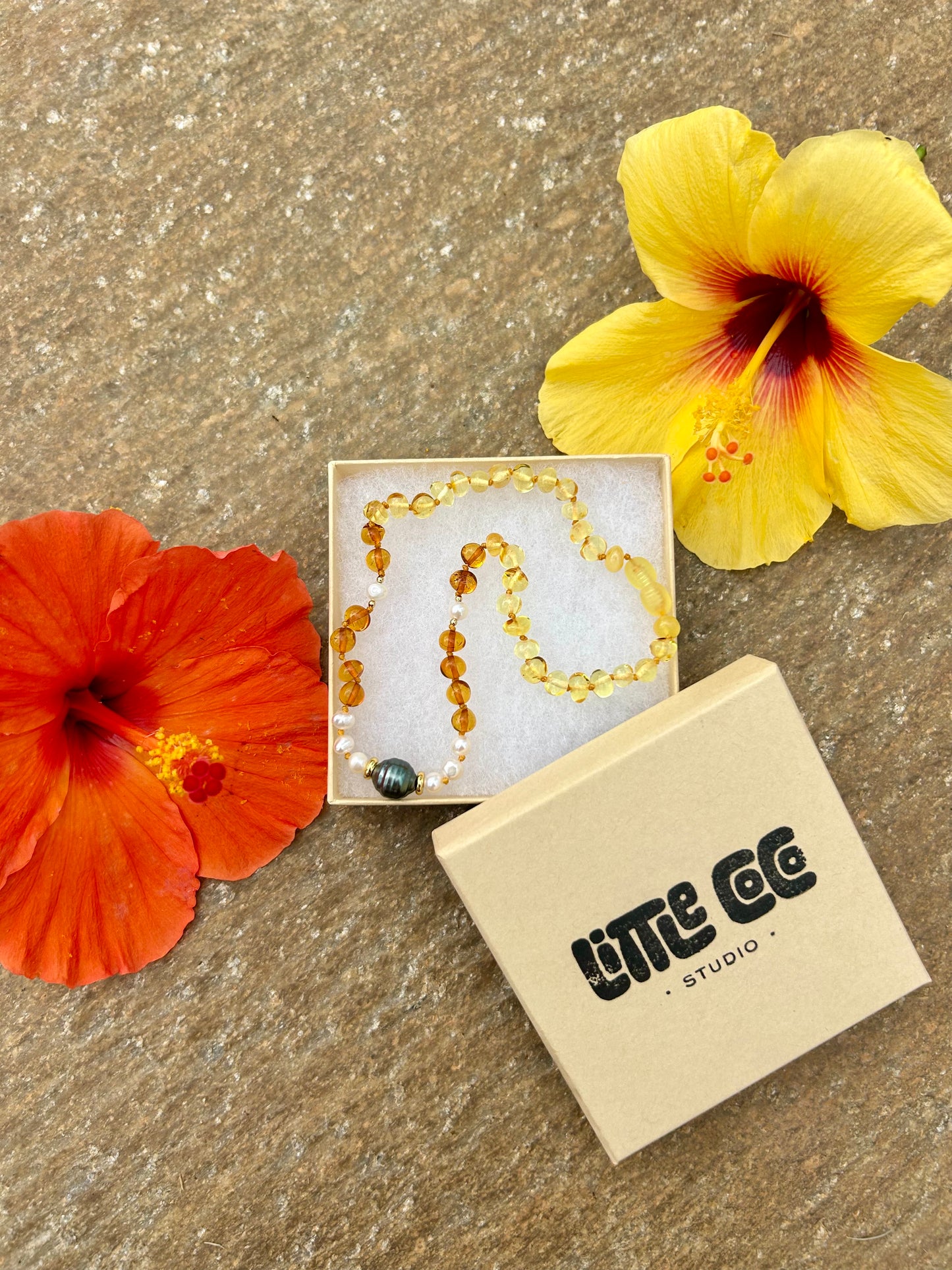 13.5" Amber & Tahitian Pearl Neck'Lei
