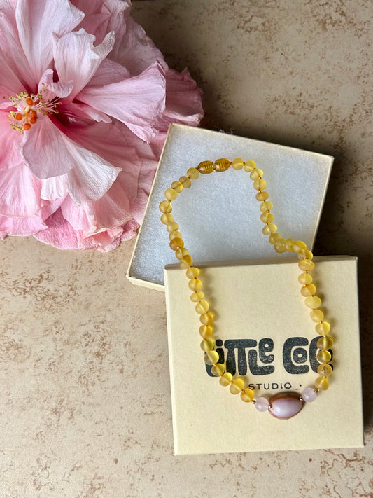 13” Amber & Cowrie Shell Neck’lei